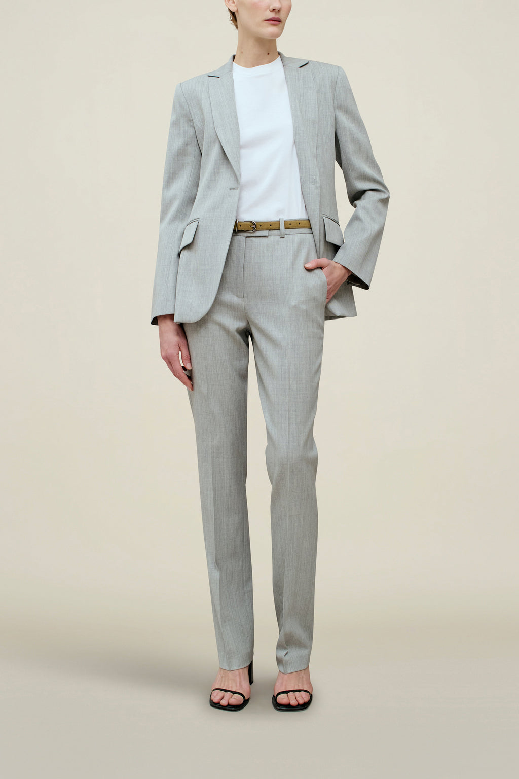 Tropical Wool Blazer – Timeless Single Breasted Design