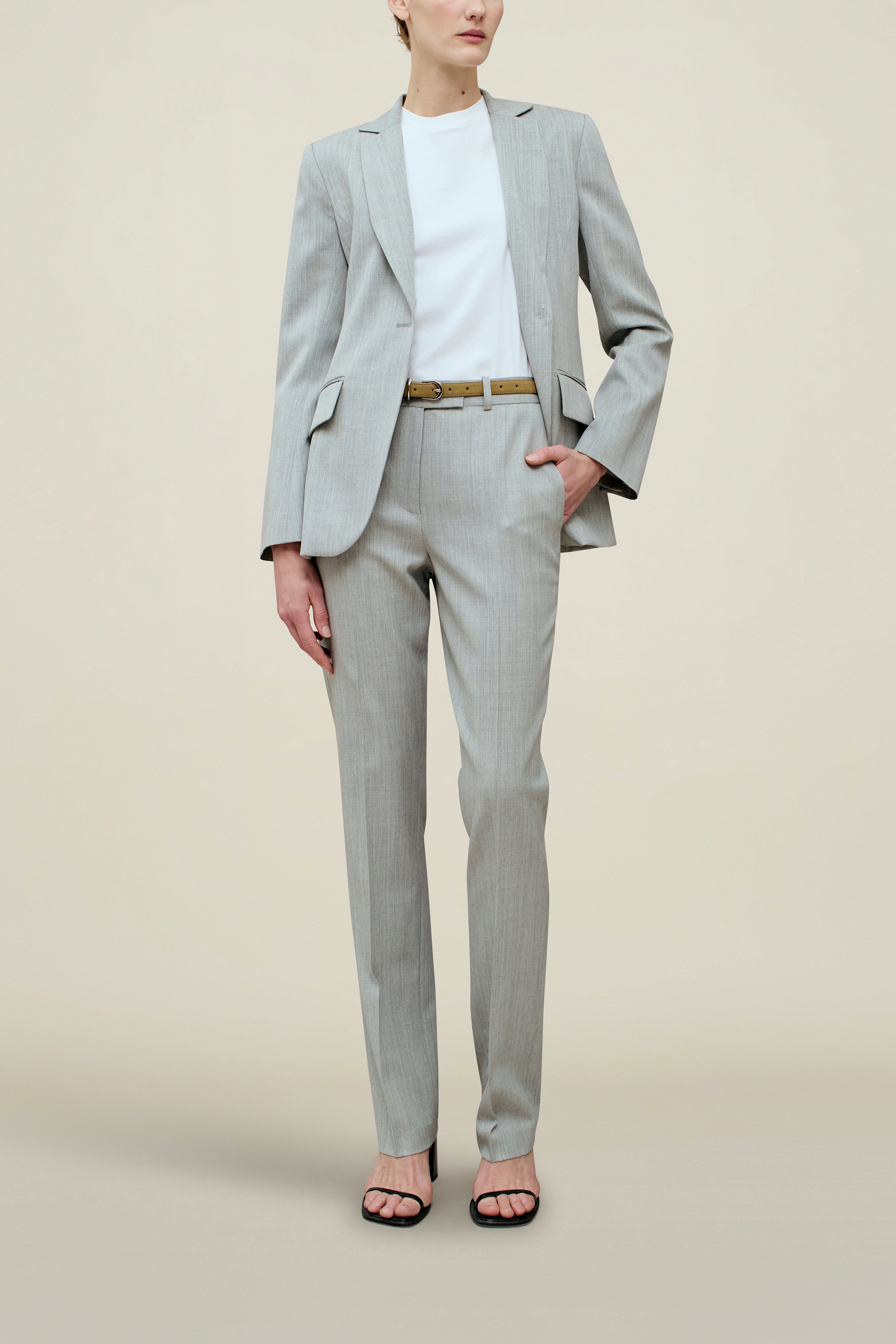Tropical Wool Blazer – Timeless Single Breasted Design